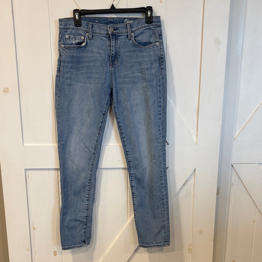GAP Women's Classic Light Blue Straight Leg Jeans